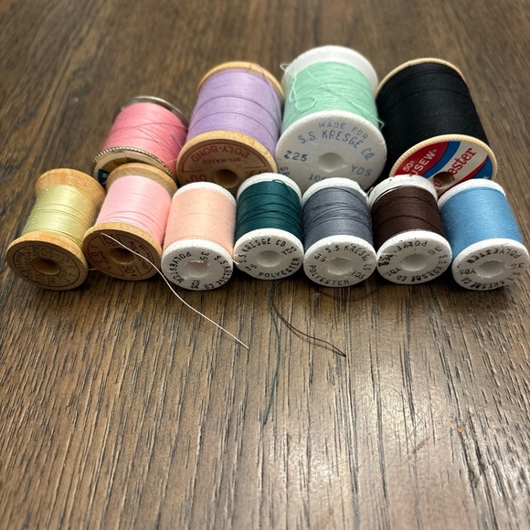 Assorted Vintage Thread Spools - Picture 3 of 8
